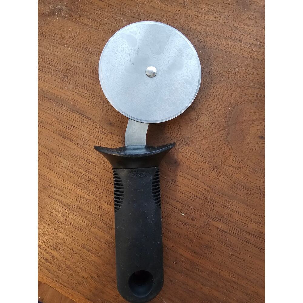 Oxo Large 3-1/4" Pizza Cutter/Wheel, Slicer w/Black Handle - Used